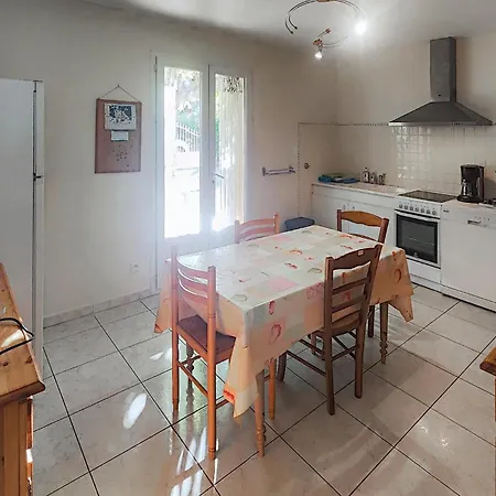 Дом отдыха Pet Friendly In Chinian With Wifi *