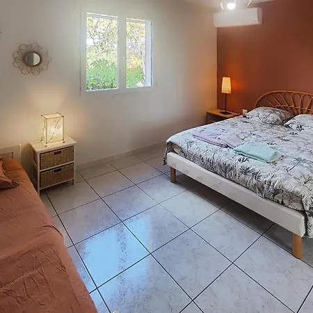 3 Bedroom Gorgeous In Chinian Casa vacanze *