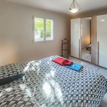 Дом отдыха Pet Friendly In Chinian With Wifi *