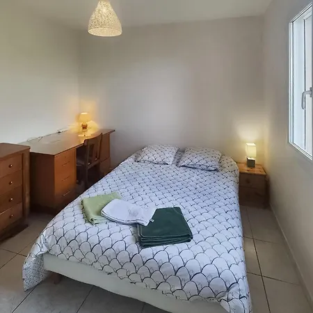 3 Bedroom Gorgeous In Chinian Casa vacanze