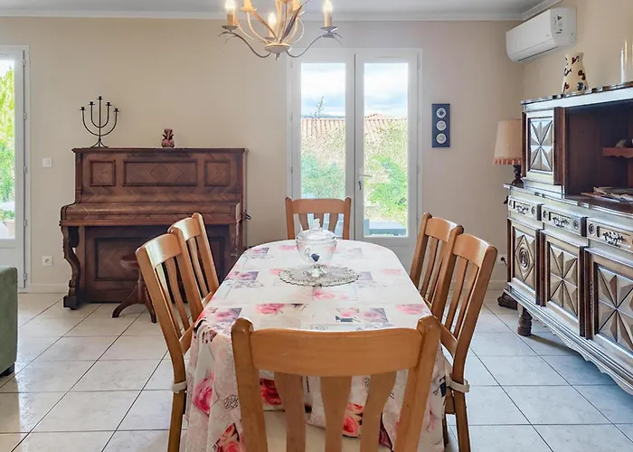 Pet Friendly In Chinian With Wifi