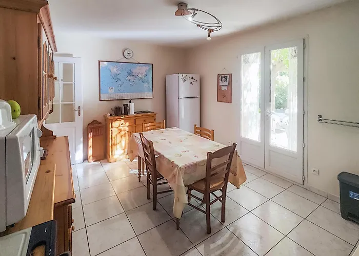 Pet Friendly In Chinian With Wifi