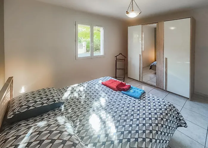 Σπίτι διακοπών Pet Friendly In Chinian With Wifi *